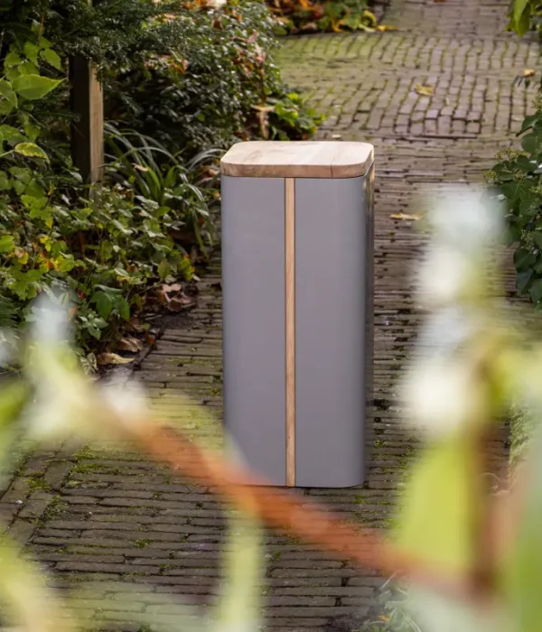 OUTGARD sokkels van metaal en hout