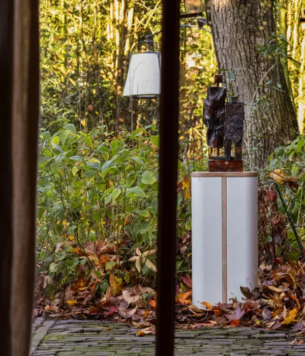 OUTGARD sokkels van metaal en hout