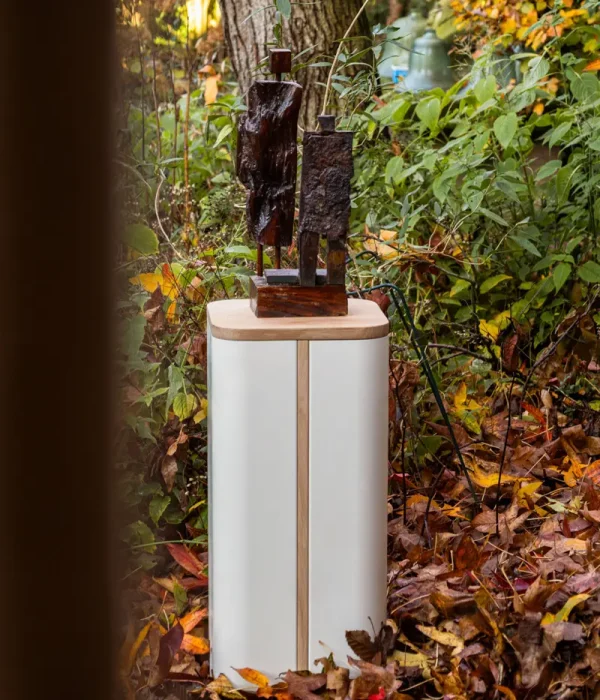 OUTGARD sokkels van metaal en hout