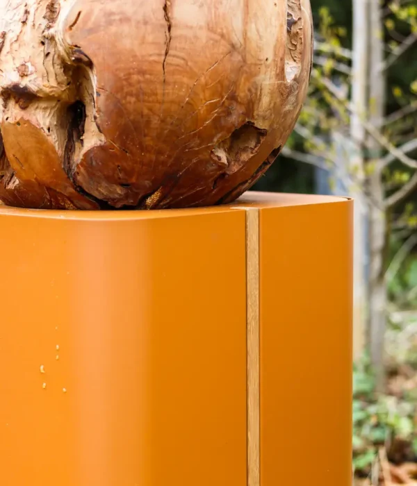 OUTGARD sokkels van metaal en hout