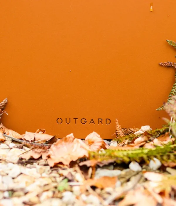 OUTGARD sokkels van metaal en hout