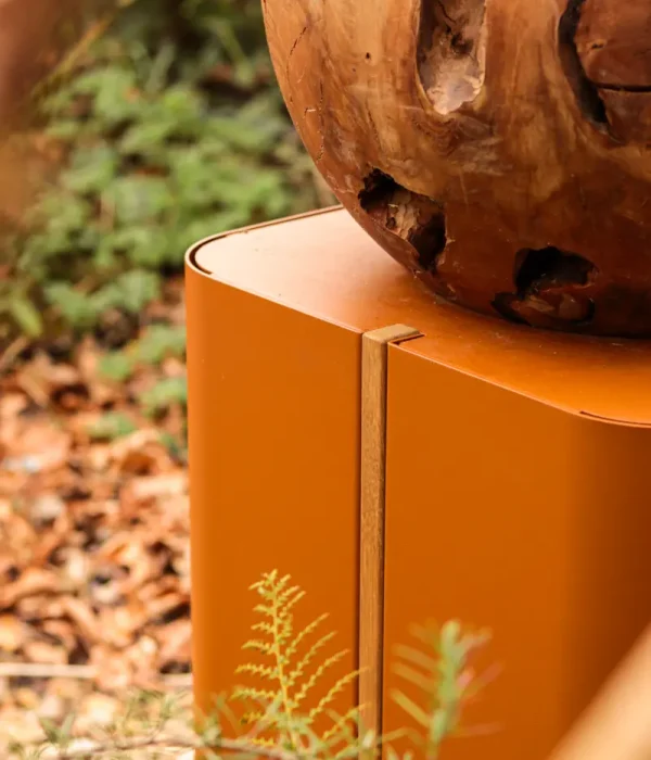 OUTGARD sokkels van metaal en hout