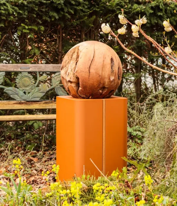 OUTGARD sokkels van metaal en hout